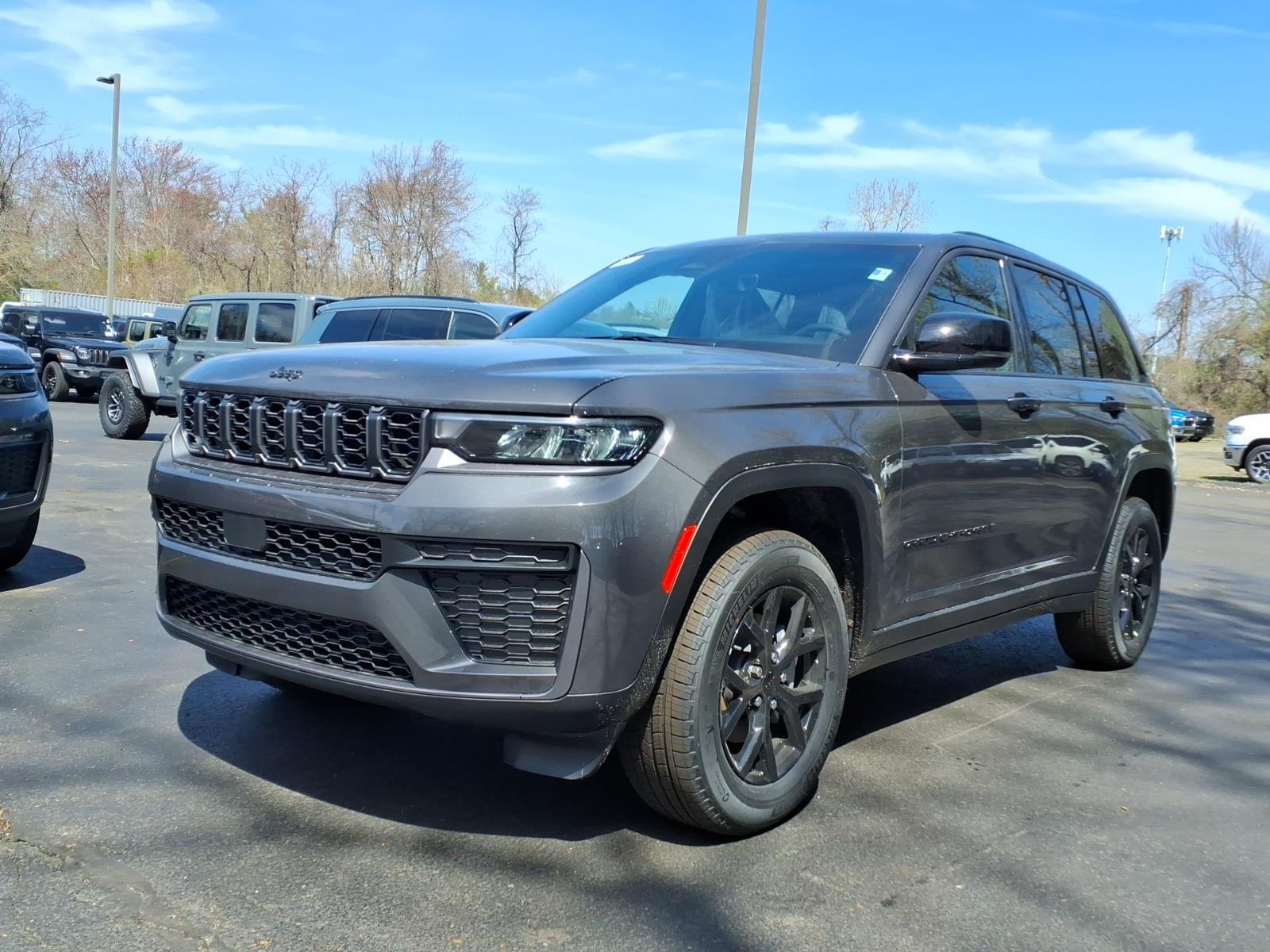 New 2026 Baltic Gray Metallic Clear-Coat Exterior Paint Jeep Altitude image 3