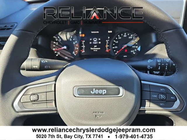 New 2026 Bright White Clear-Coat Exterior Paint Jeep Latitude image 18