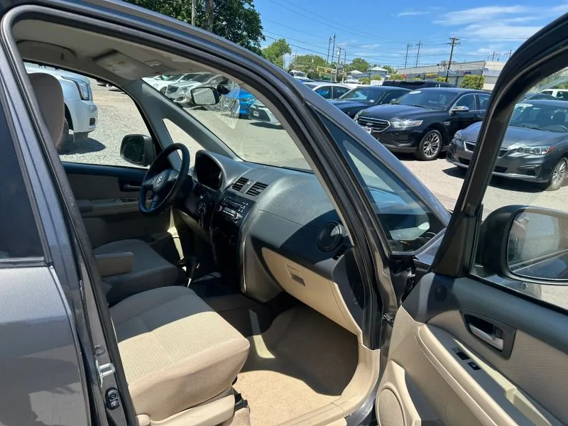 Used 2012 Gray Suzuki LE Sedan 4D image 19