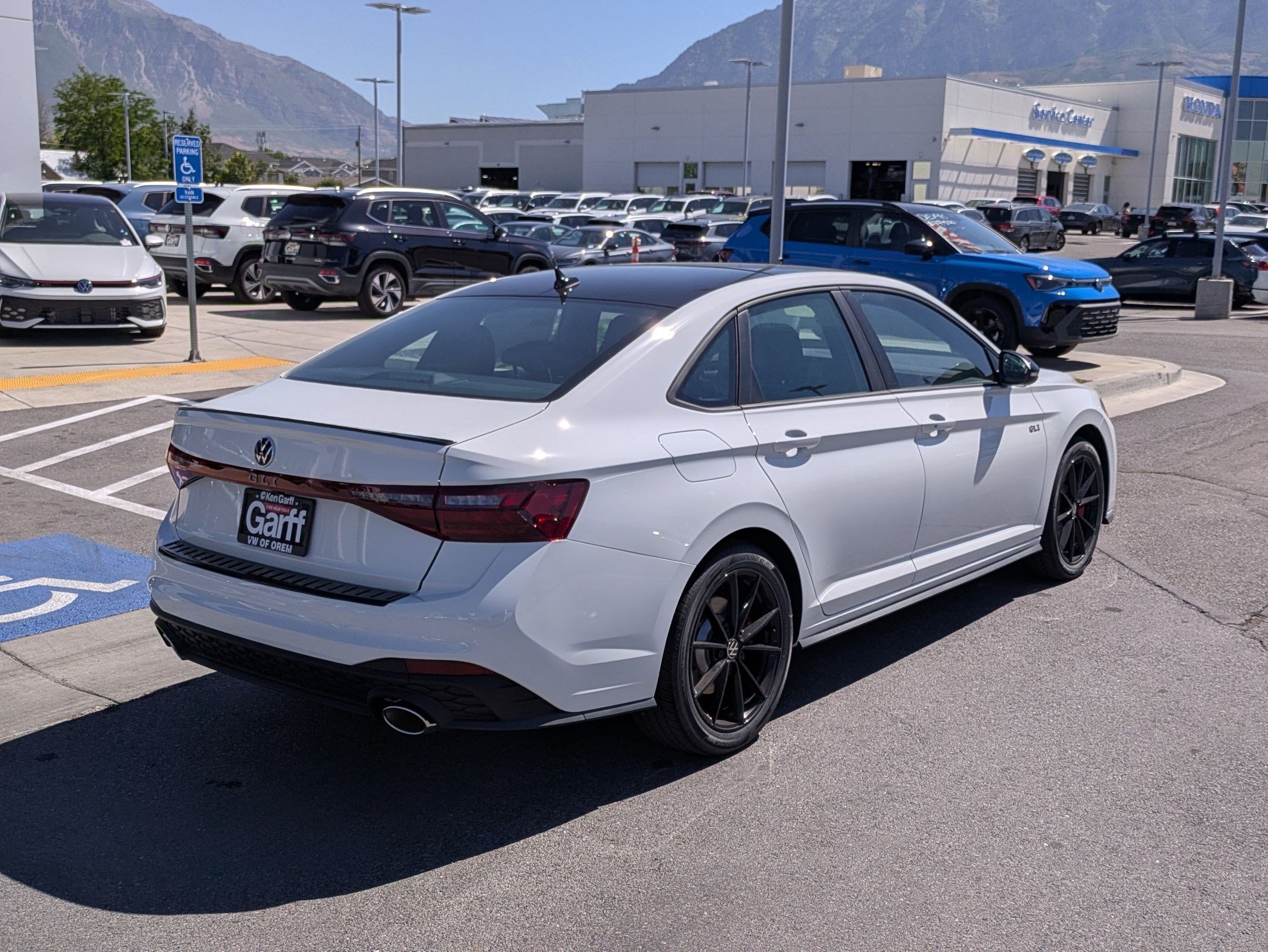 New 2026 Pure White w/Deep Black Roof Volkswagen Autobahn image 3