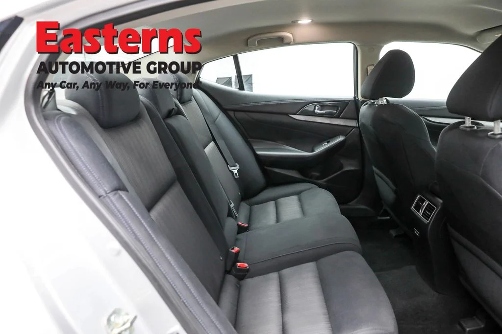 Used 2018 Silver Nissan 3.5 S image 23
