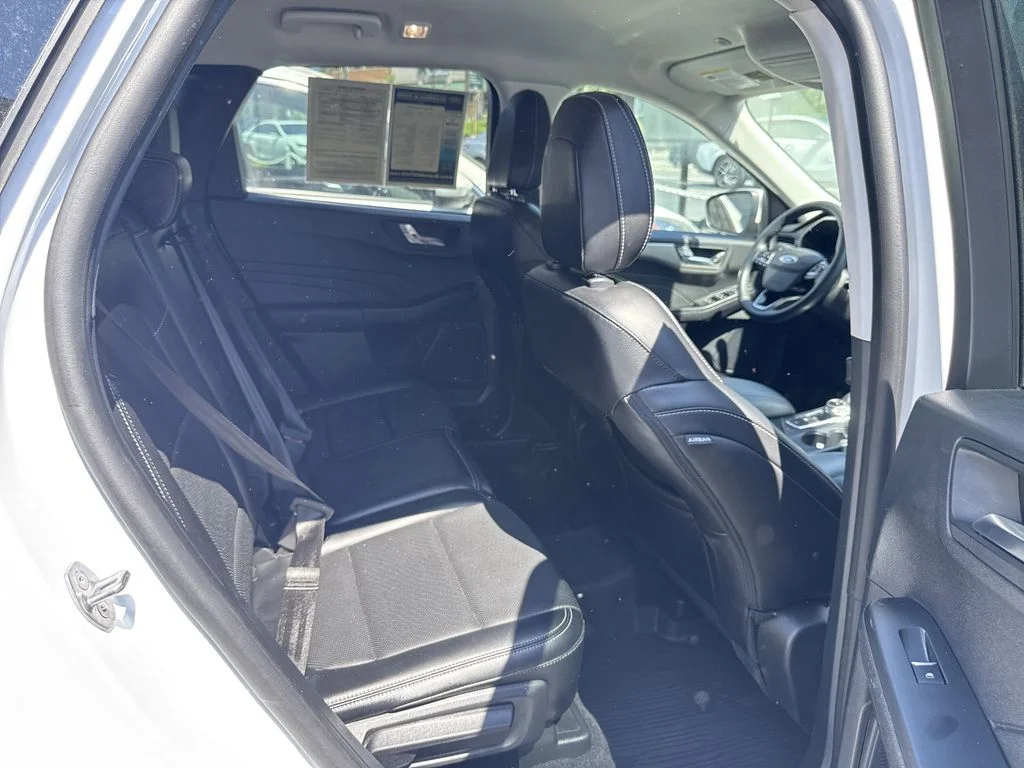 Used 2022 Oxford White Ford SEL image 32