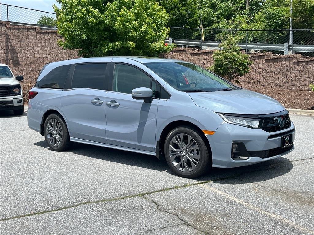 2026 Honda Odyssey Touring's photo