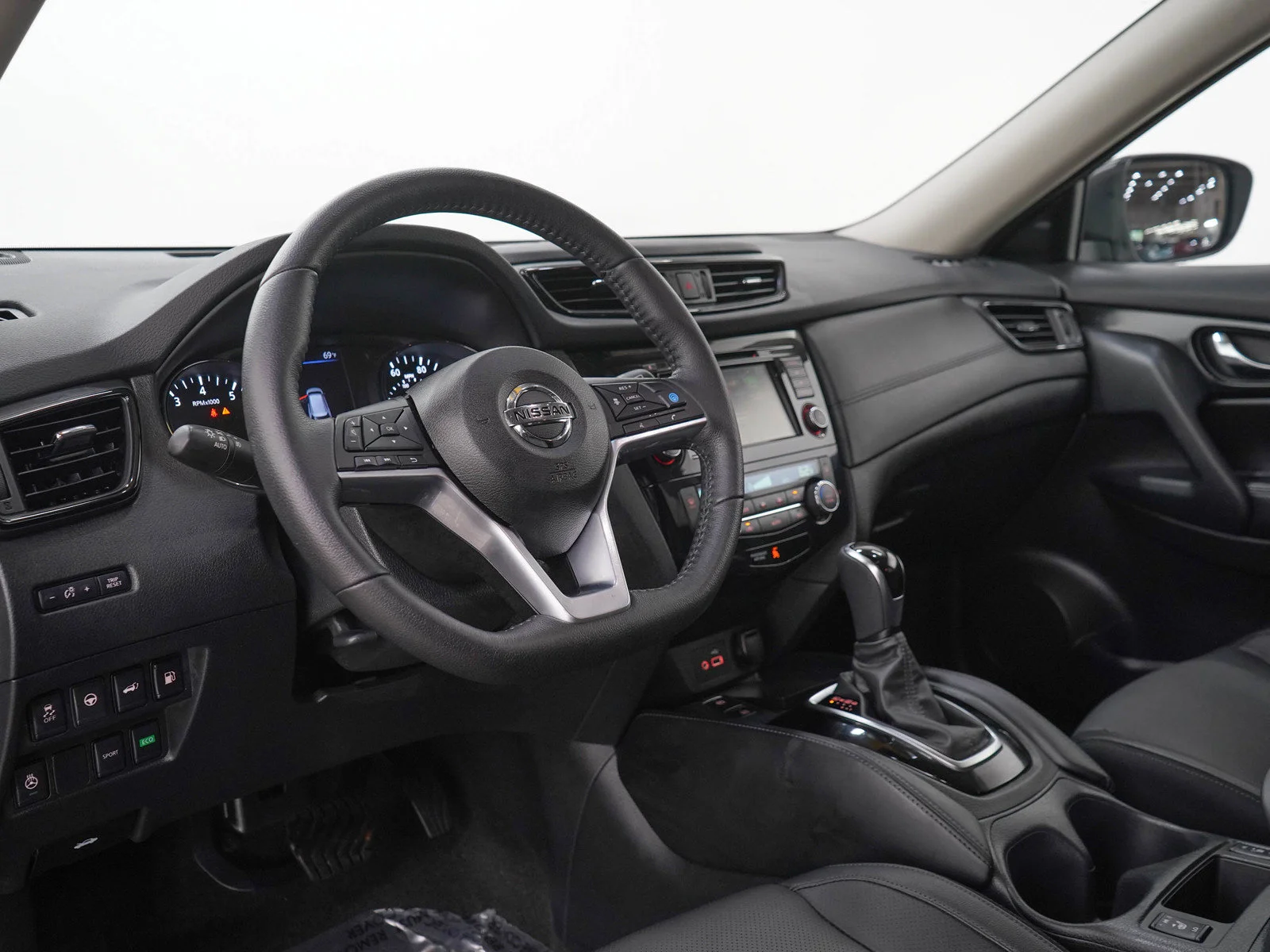 Used 2020 Gun Metallic Nissan SL image 25