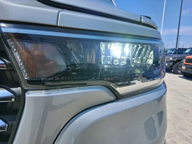 New 2026 Silver Zynith Exterior Paint RAM Laramie image 10