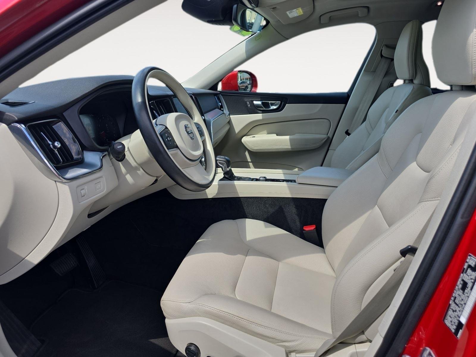 Used 2020 Fusion Red Metallic Volvo Momentum image 10