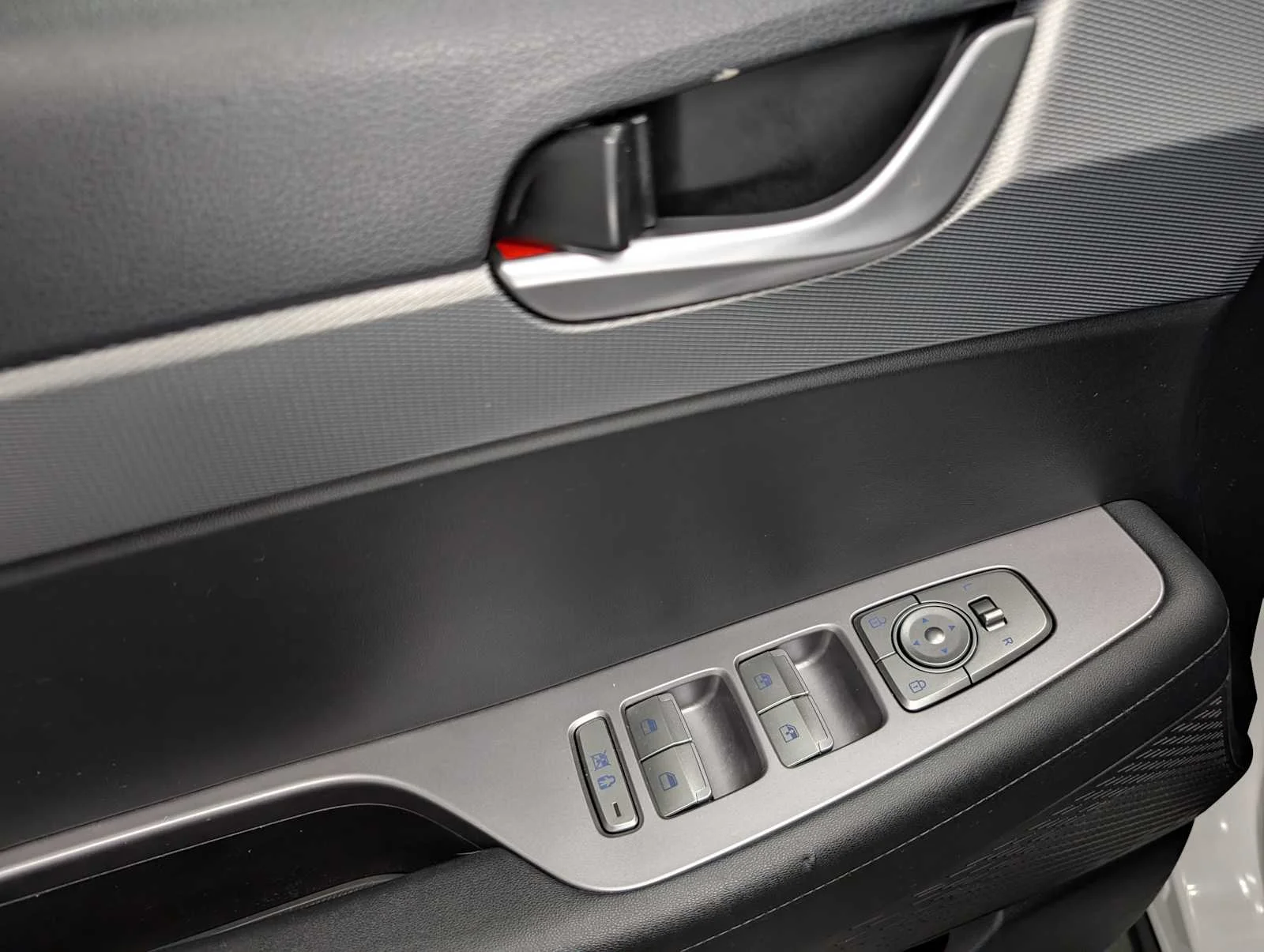 Used 2021 Hyper White Hyundai SEL image 37