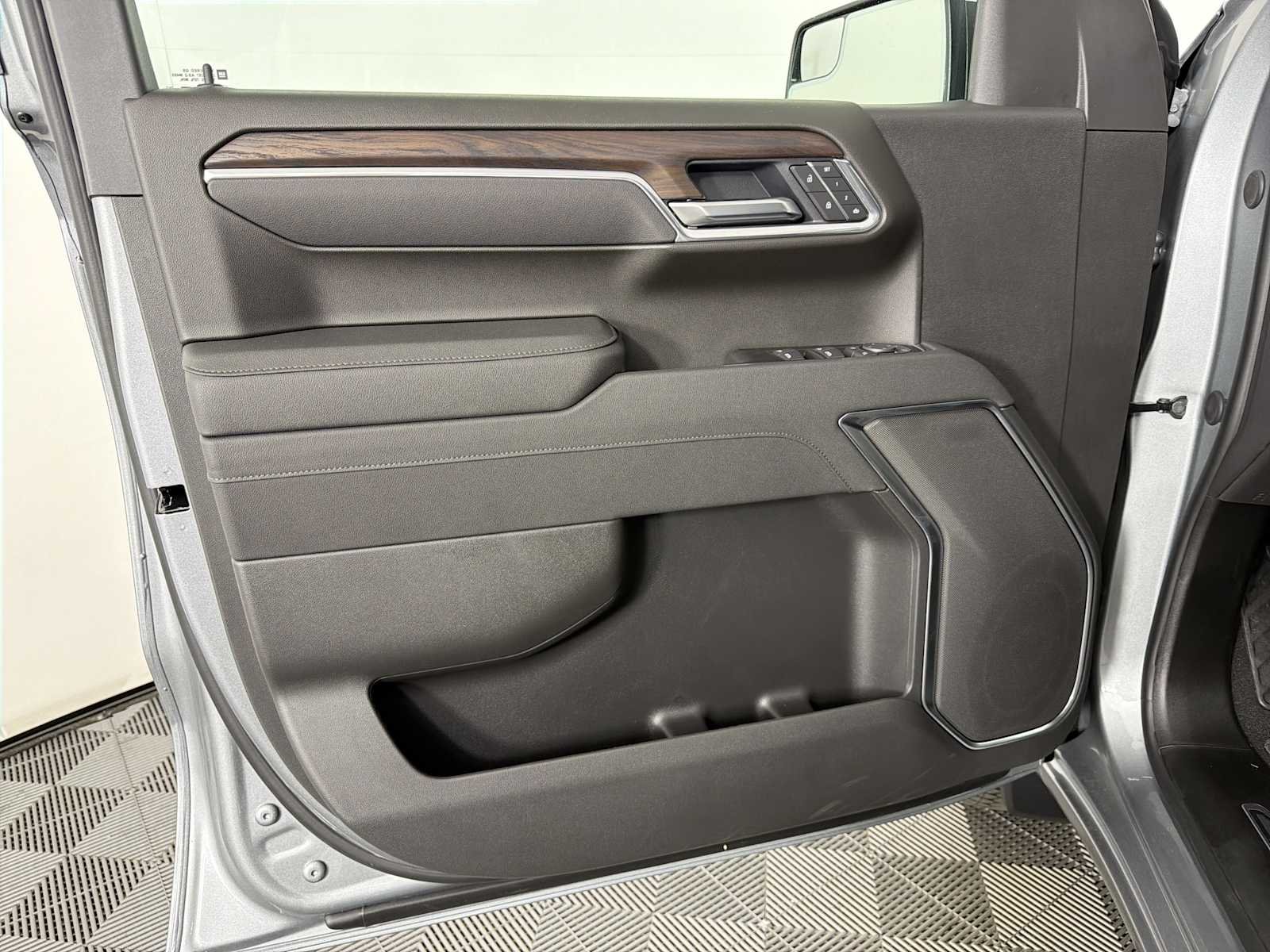 2026 GMC Sierra 1500 SLT - Photo 8