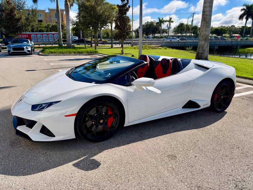 Used 2023 Bianco Monocerus Metallic Lamborghini Spyder AWD image 13