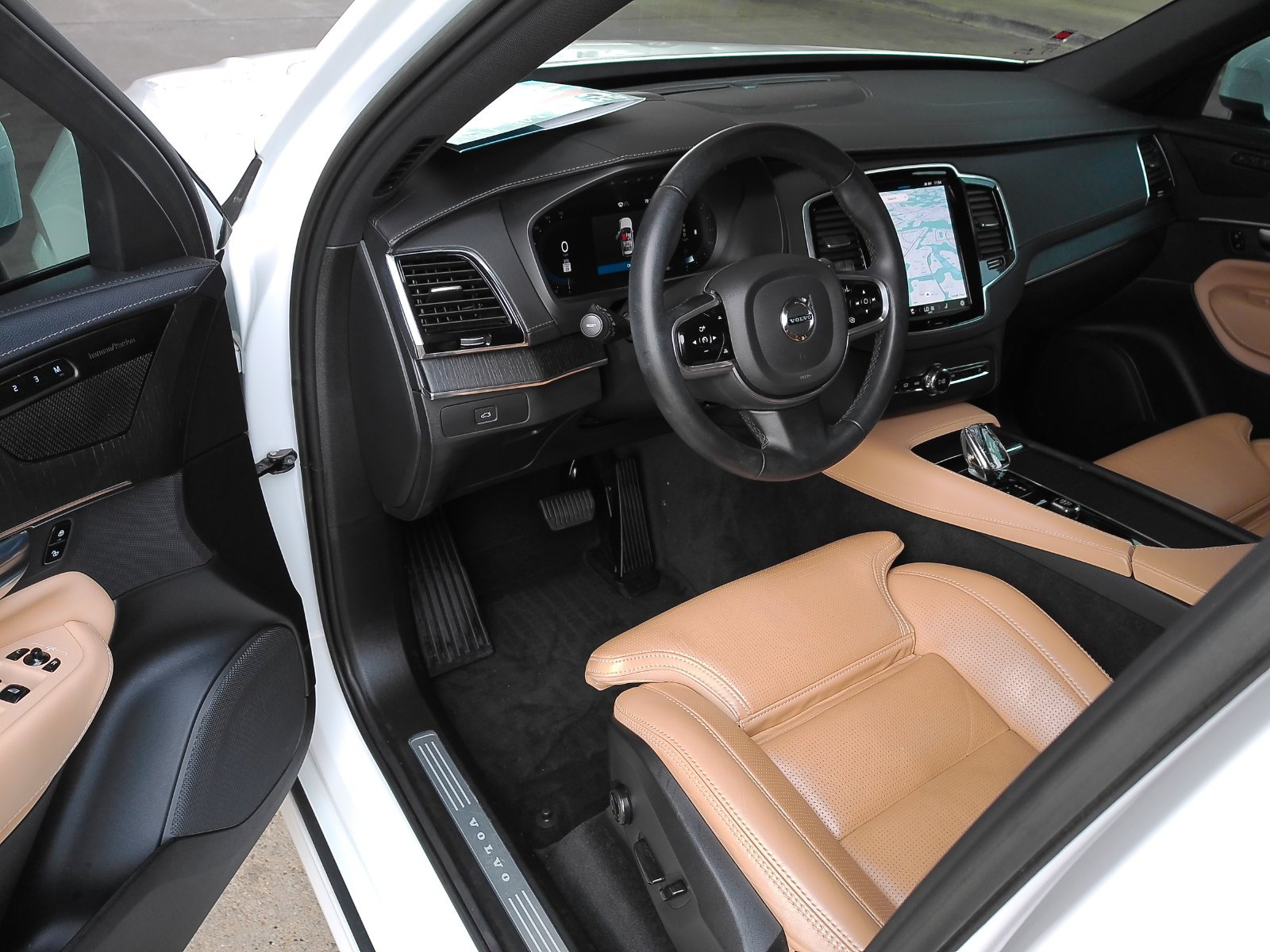Used 2023 White Volvo Ultimate image 26