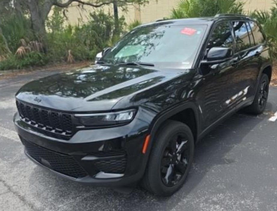 Used 2023 Black Jeep Altitude X image 5