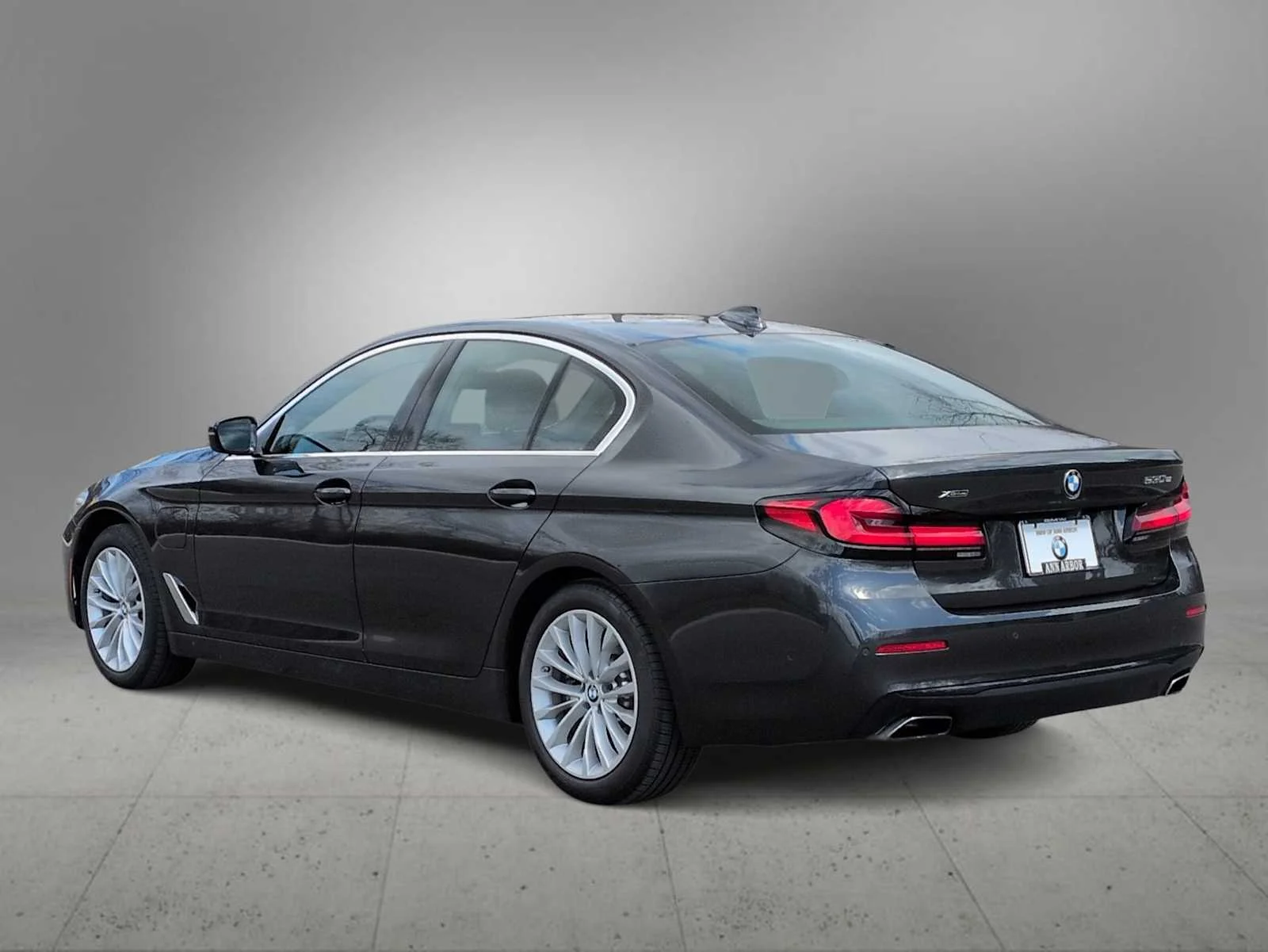 Used 2021 Dark Graphite Metallic BMW 530e xDrive image 6