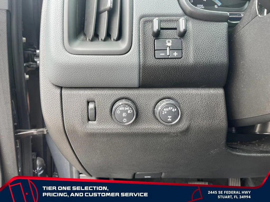 Used 2017 CYBER GRAY METALLIC Chevrolet 4WD Z71 image 24