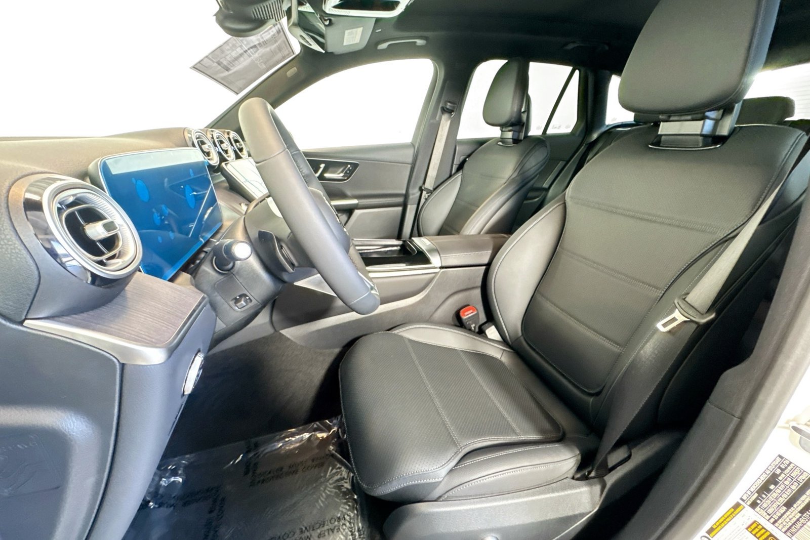 New 2026 Polar White Mercedes-Benz GLC 300 image 18