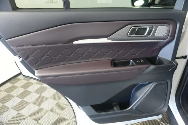 New 2027 Star White Metallic Tri-Coat Ford Platinum™ image 29