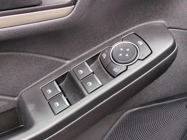 Used 2022 Black Ford SE image 13