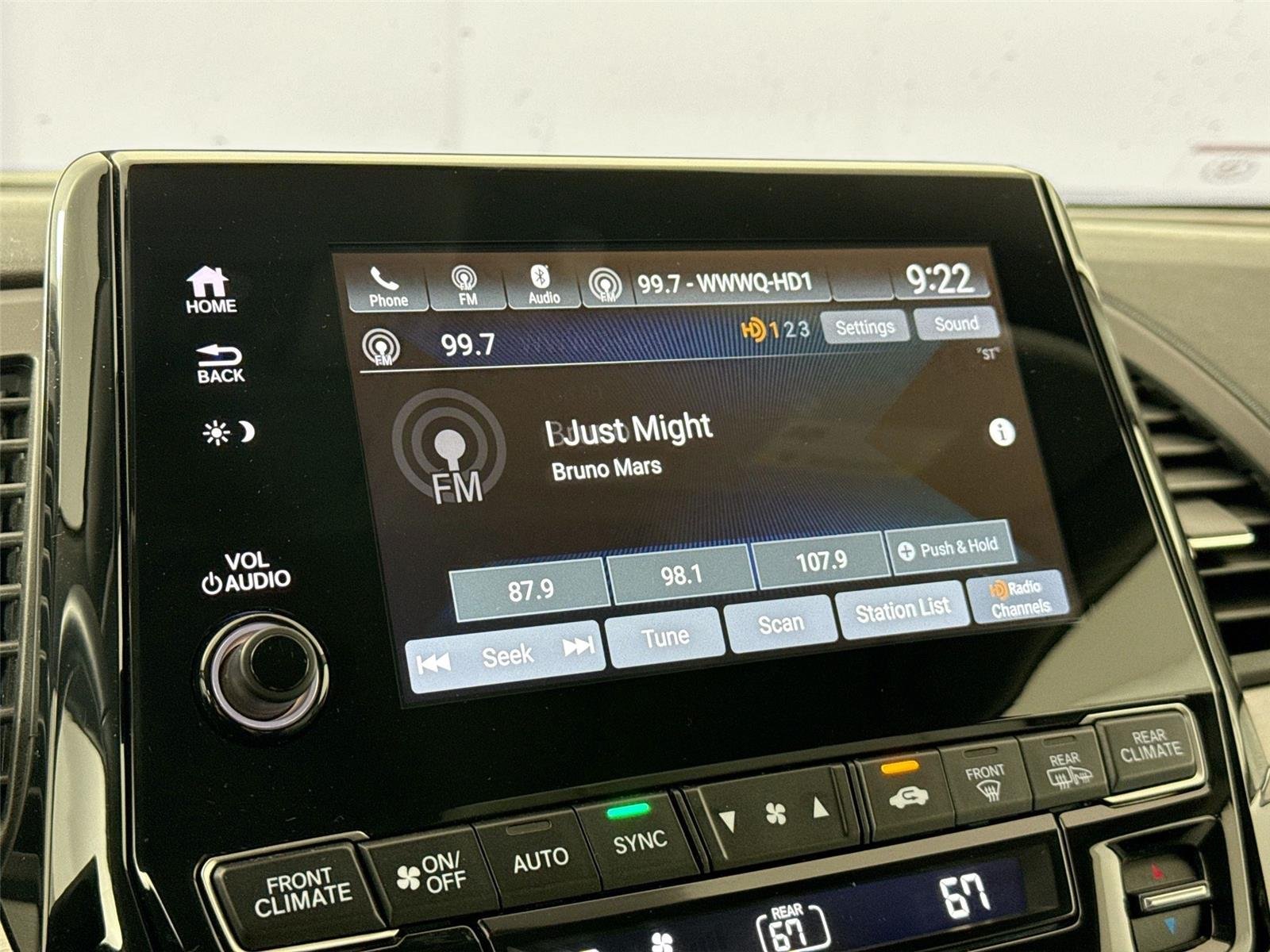 Used 2023 Lunar Silver Metallic Honda EX-L image 24