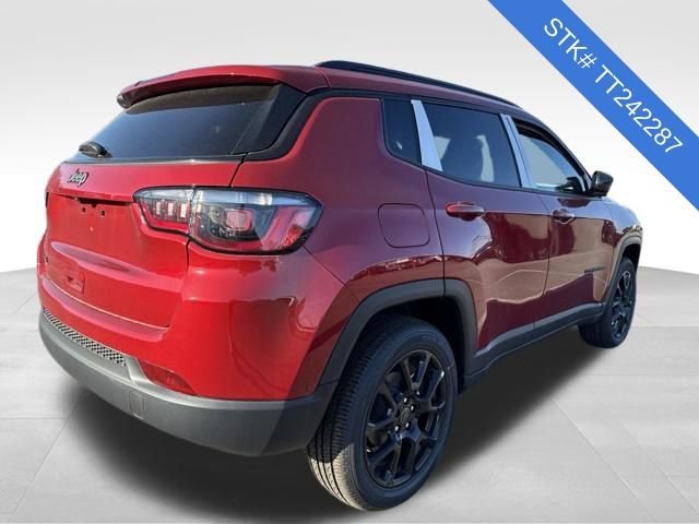 New 2026 Red Hot Pearl-Coat Exterior Paint Jeep Latitude Altitude image 4