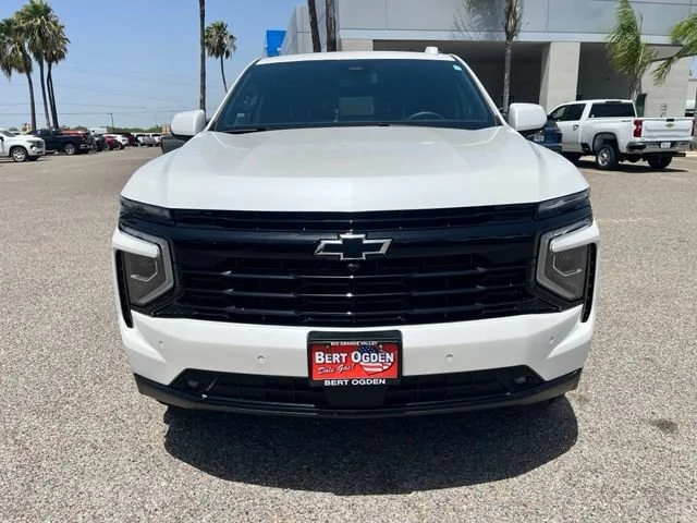 Used 2025 Iridescent Pearl Tricoat Chevrolet RST image 2