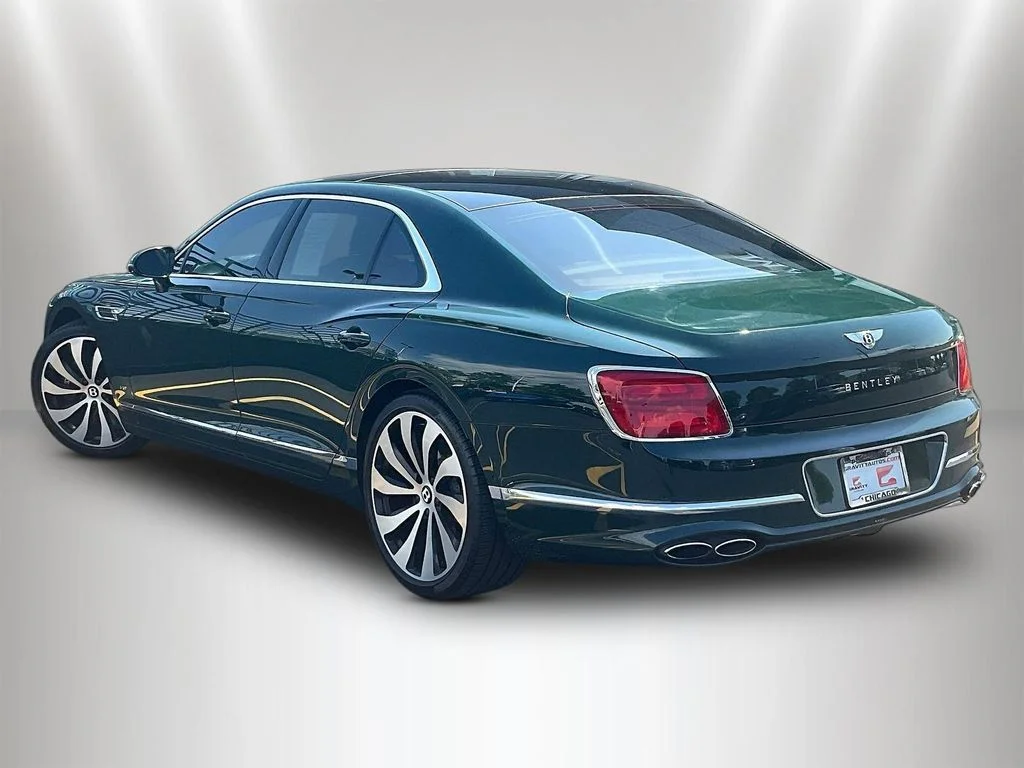 Used 2022 Viridian by Mulliner Bentley V8 image 4