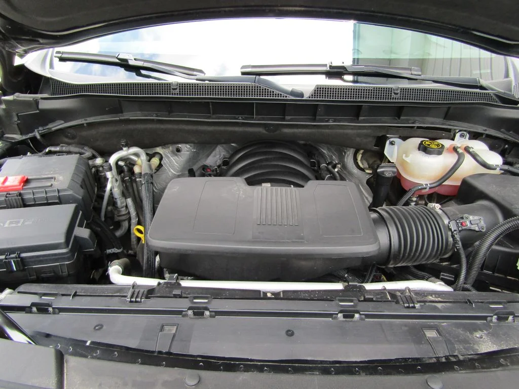 Used 2023 Black Chevrolet Z71 image 38