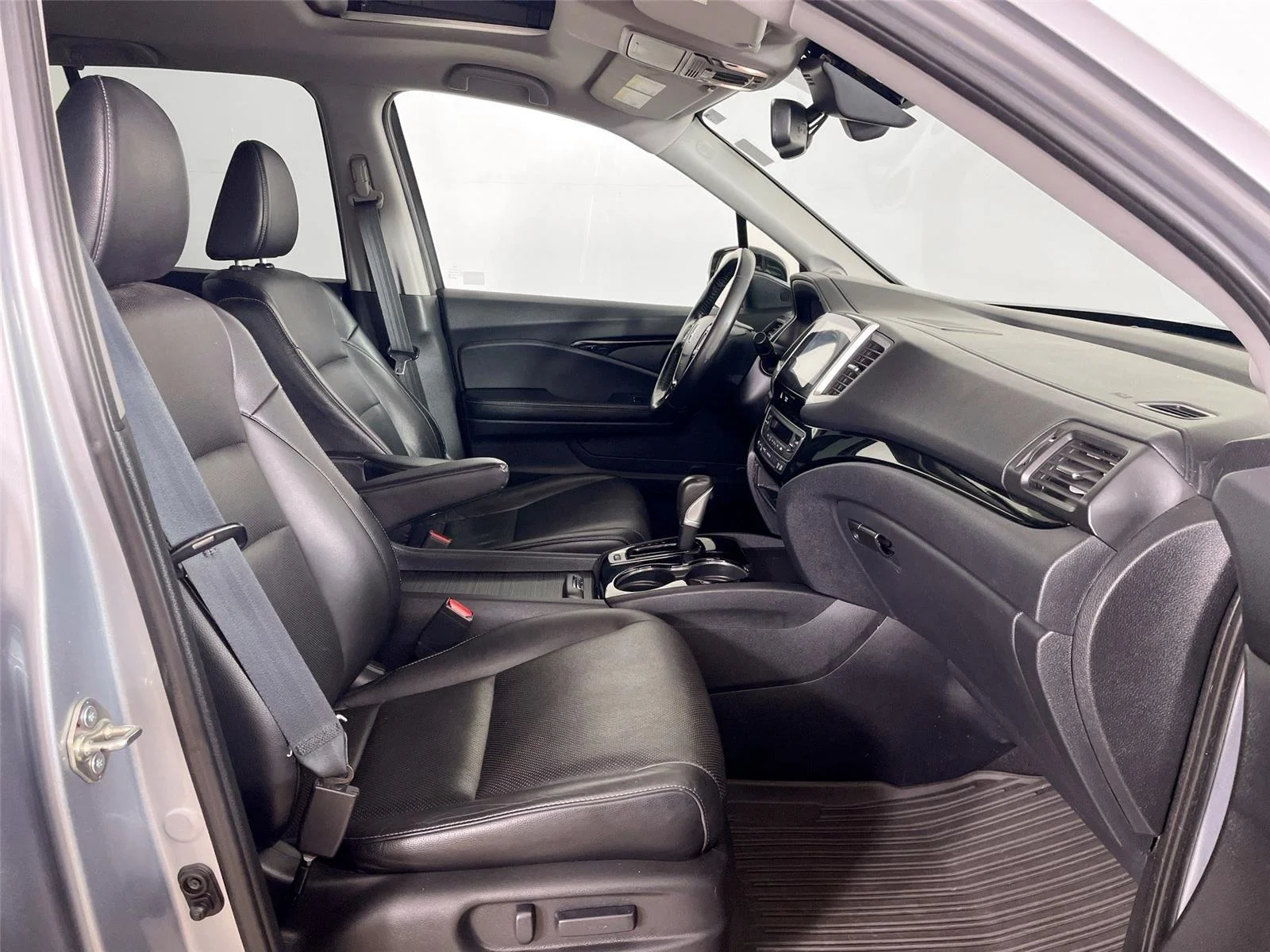 Used 2017 Lunar Silver Metallic Honda RTL-E image 28