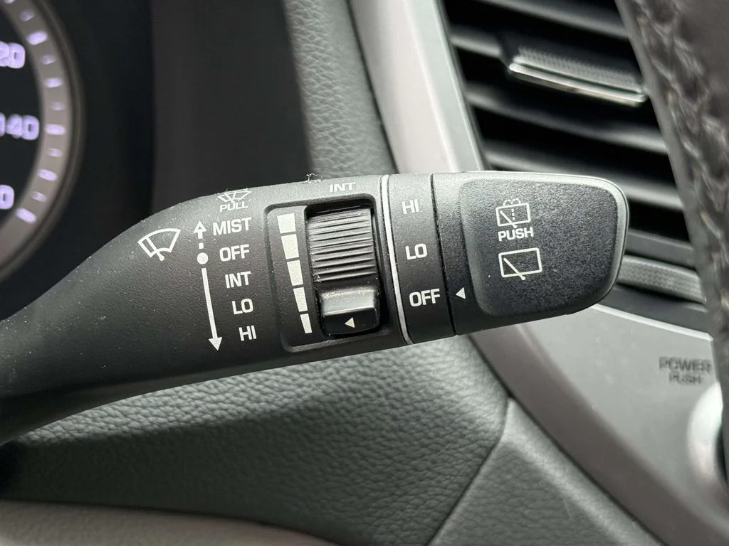 Used 2018 White Hyundai Value image 25