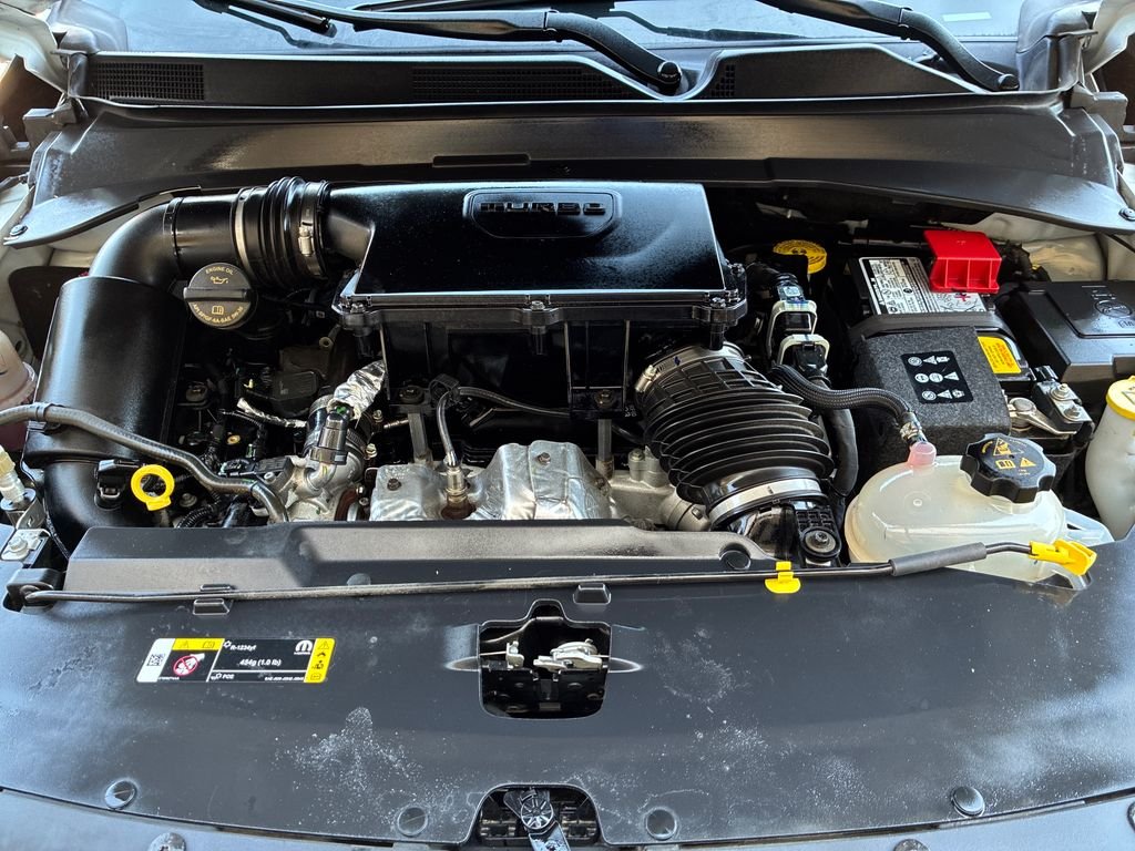 Used 2024 White/off-white Jeep Latitude image 21