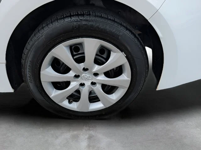 Used 2022 White Toyota LE image 9