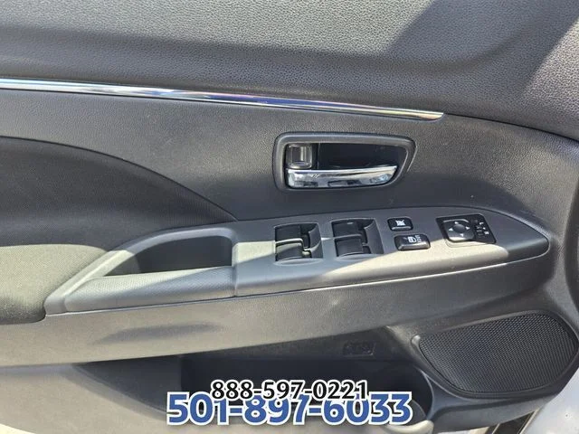 Used 2024 Silver Mitsubishi  image 32