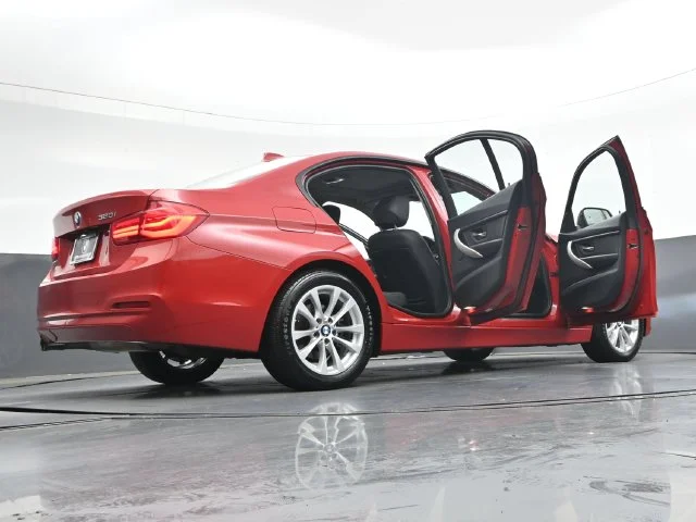 Used 2018 Red BMW 320i image 43
