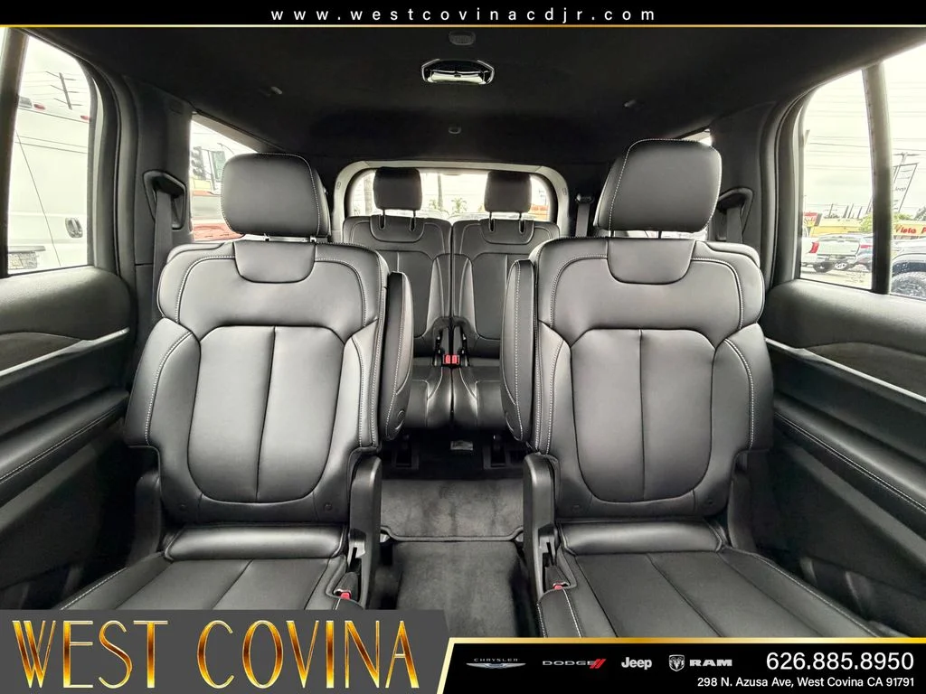 New 2025 Velvet Red Pearl-Coat Exterior Paint Jeep Limited image 24