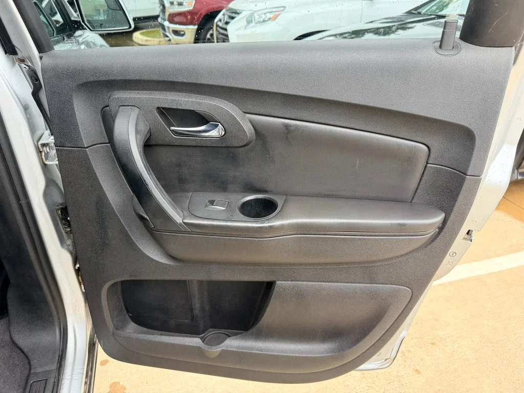 Used 2011 Silver Ice Metallic Chevrolet LT w/1LT image 18