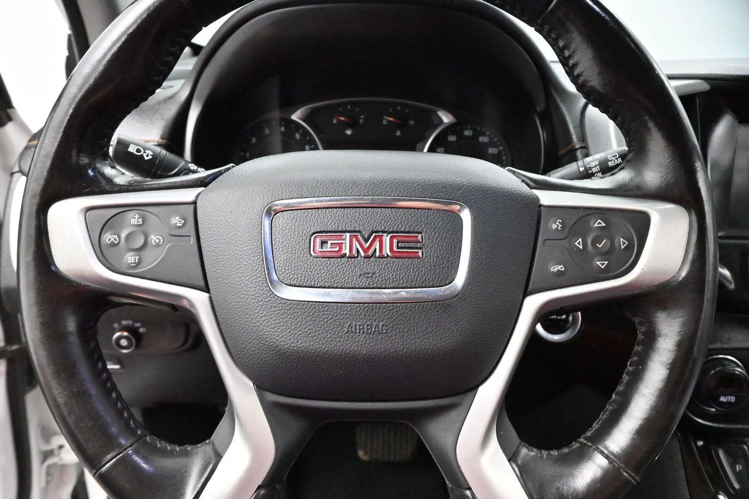 Used 2020 Summit White GMC SLE image 17
