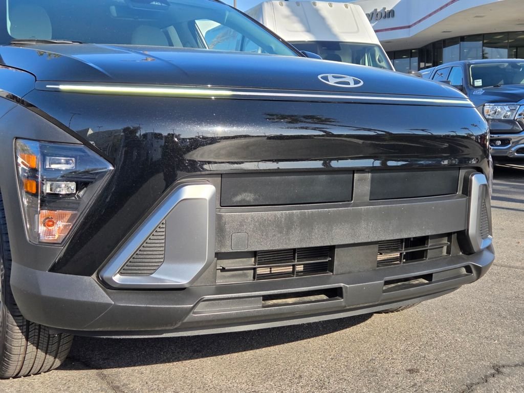 Used 2025 Black Hyundai SEL image 8