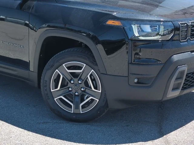 New 2026 Diamond Black Crystal Pearl-Coat Exterior Paint Jeep Laredo image 2
