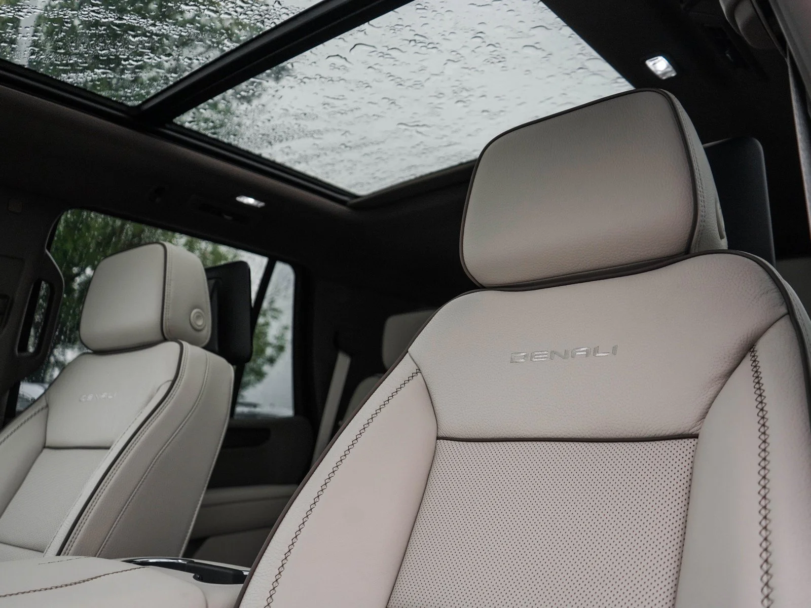 2026 GMC Yukon Denali - Photo 22