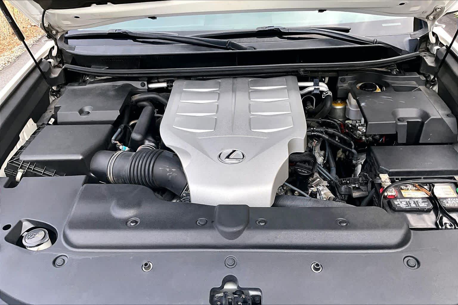 Used 2015 Starfire Pearl Lexus Luxury image 31