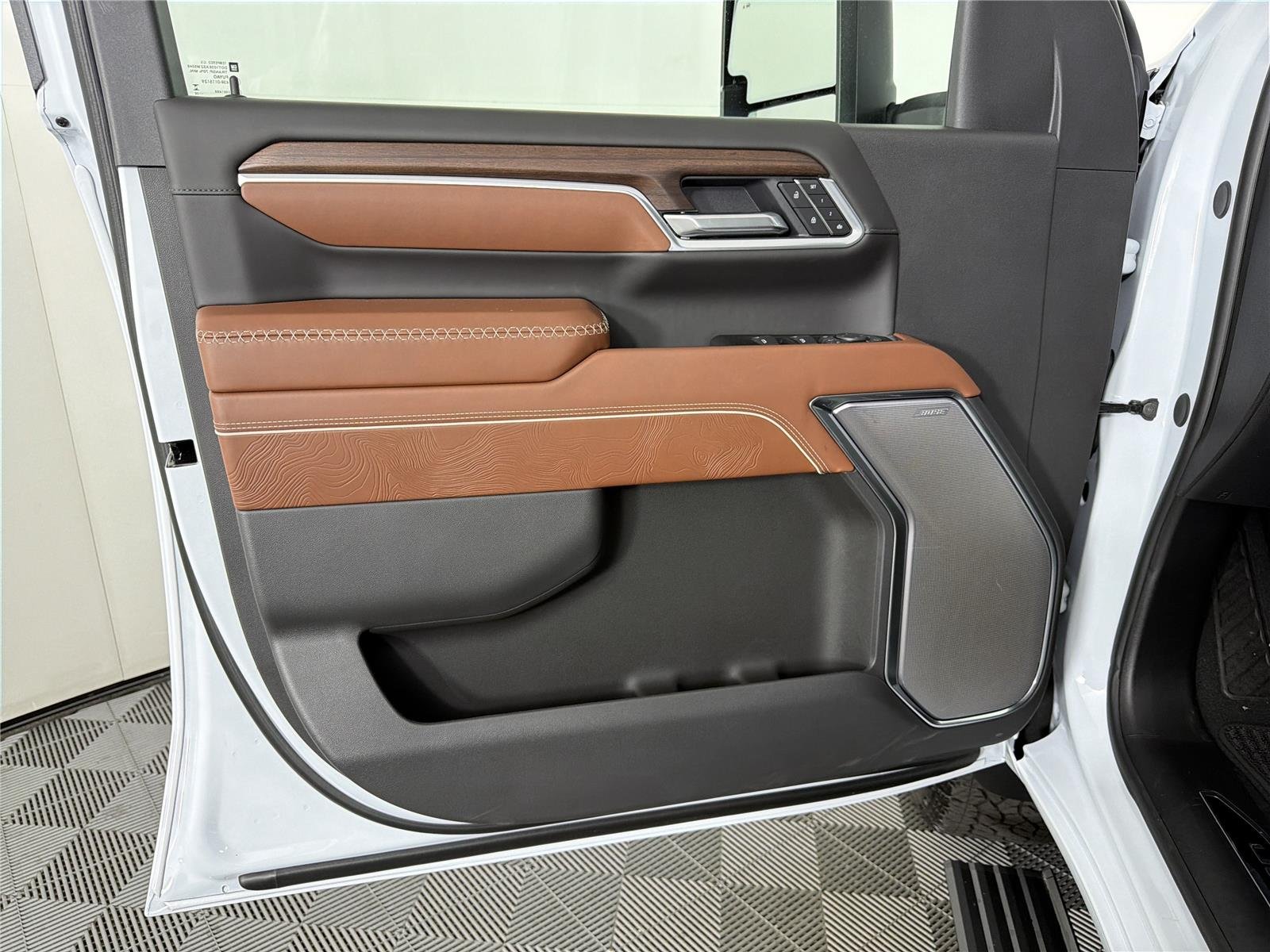 New 2026 Glacier White Tricoat GMC Denali Ultimate image 9