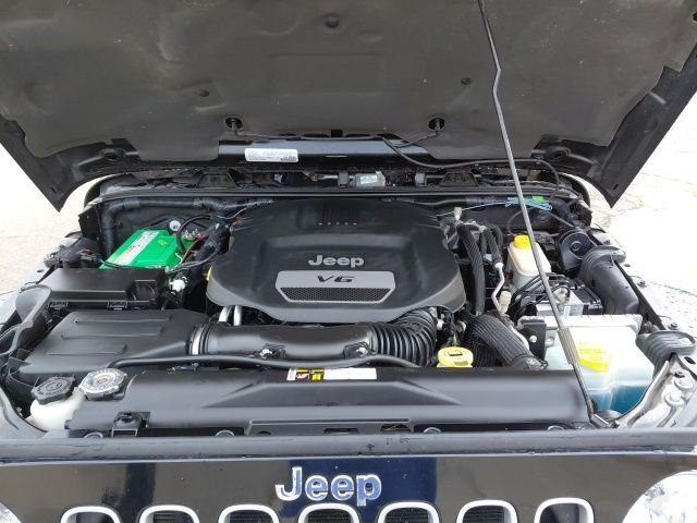 Used 2016 Black Clearcoat Jeep Sahara image 28