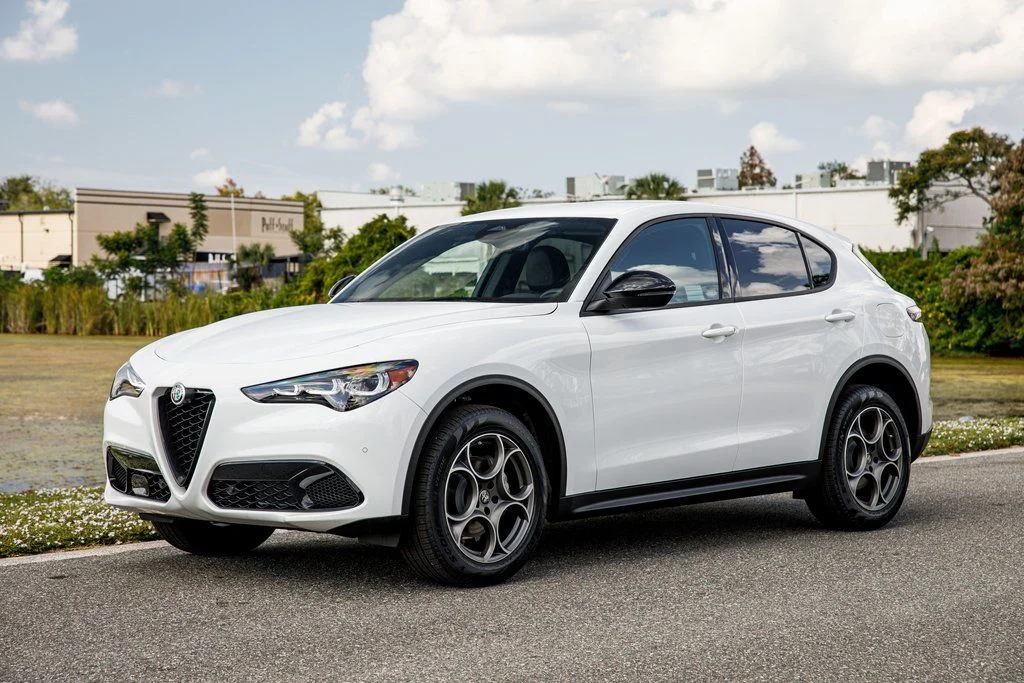 New 2025 White Alfa Romeo Base image 7