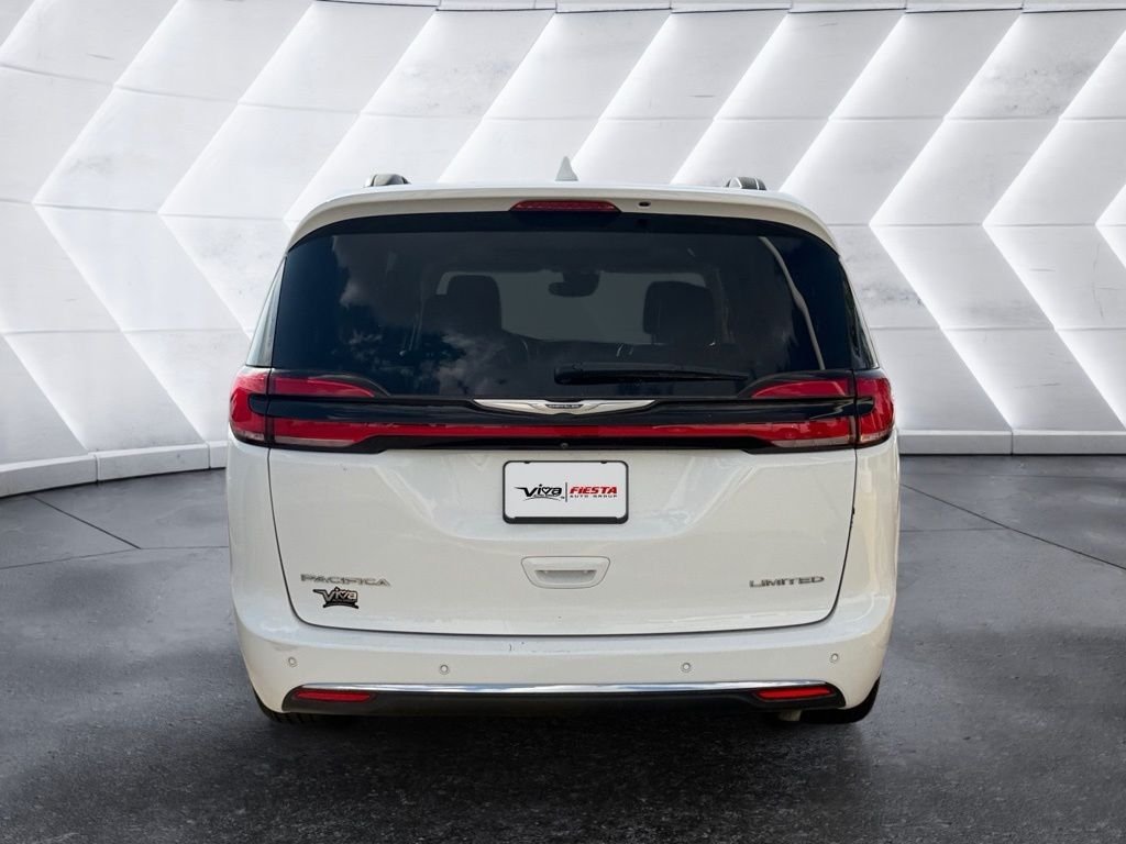 Used 2022 White Chrysler Limited image 3