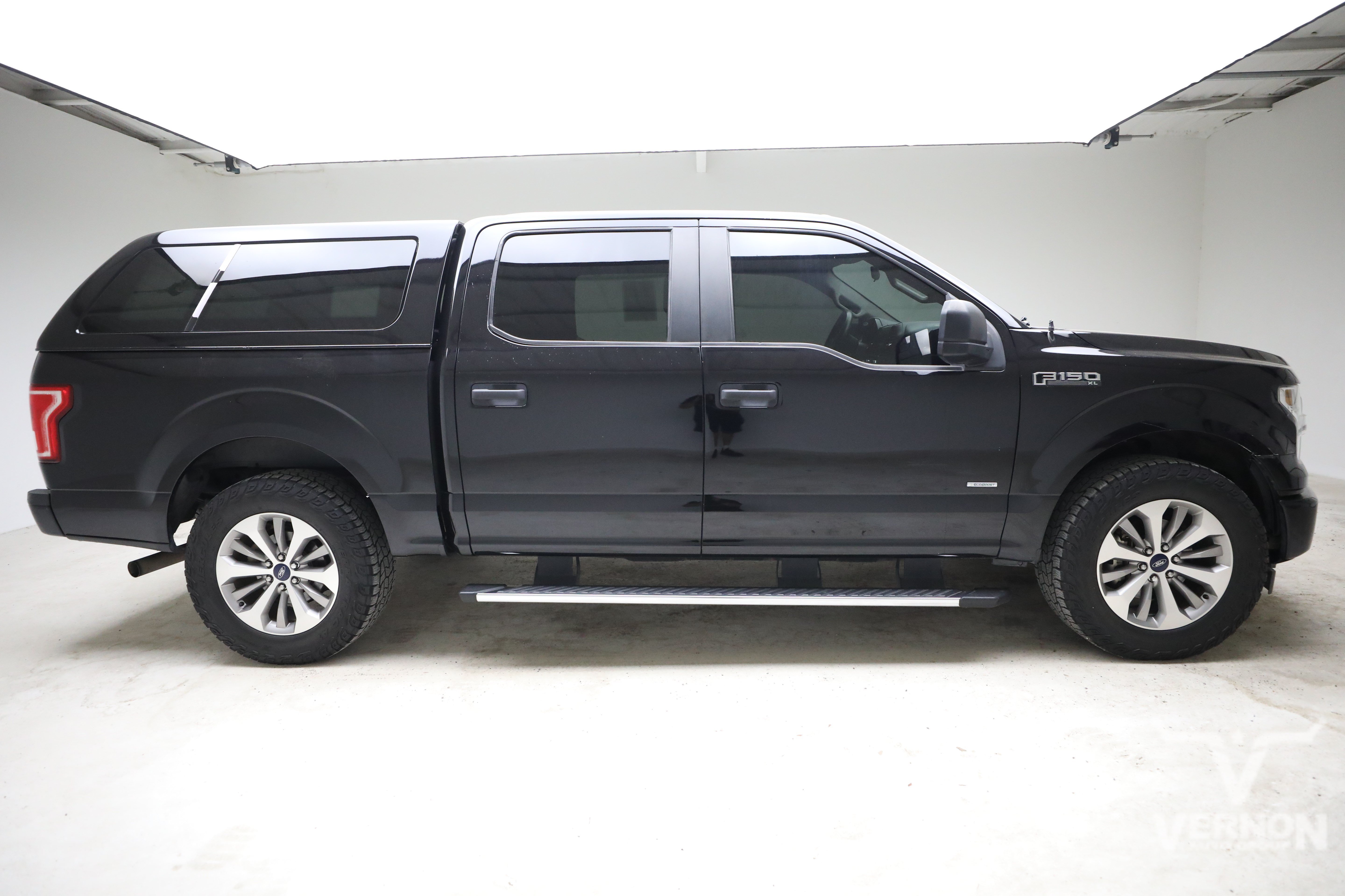 Used 2017 Shadow Black Ford Y image 6