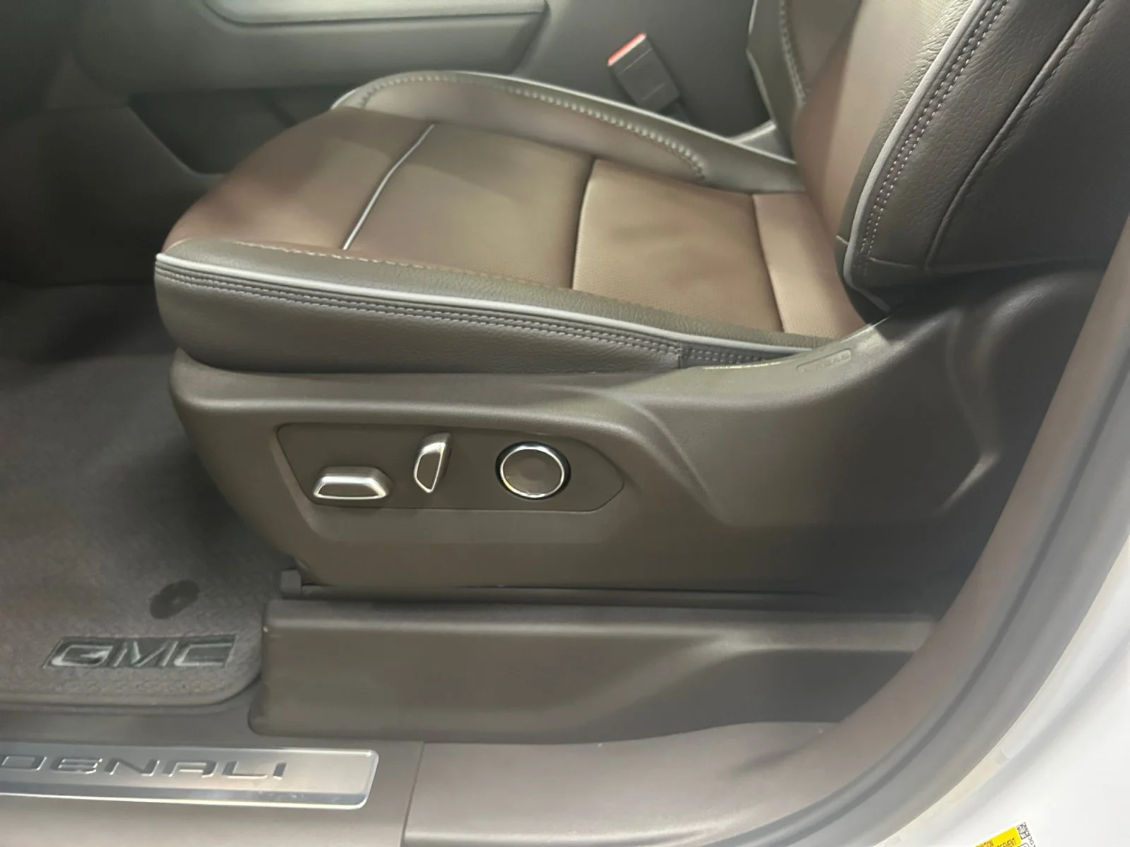 New 2026 Glacier White Tricoat GMC Denali image 15