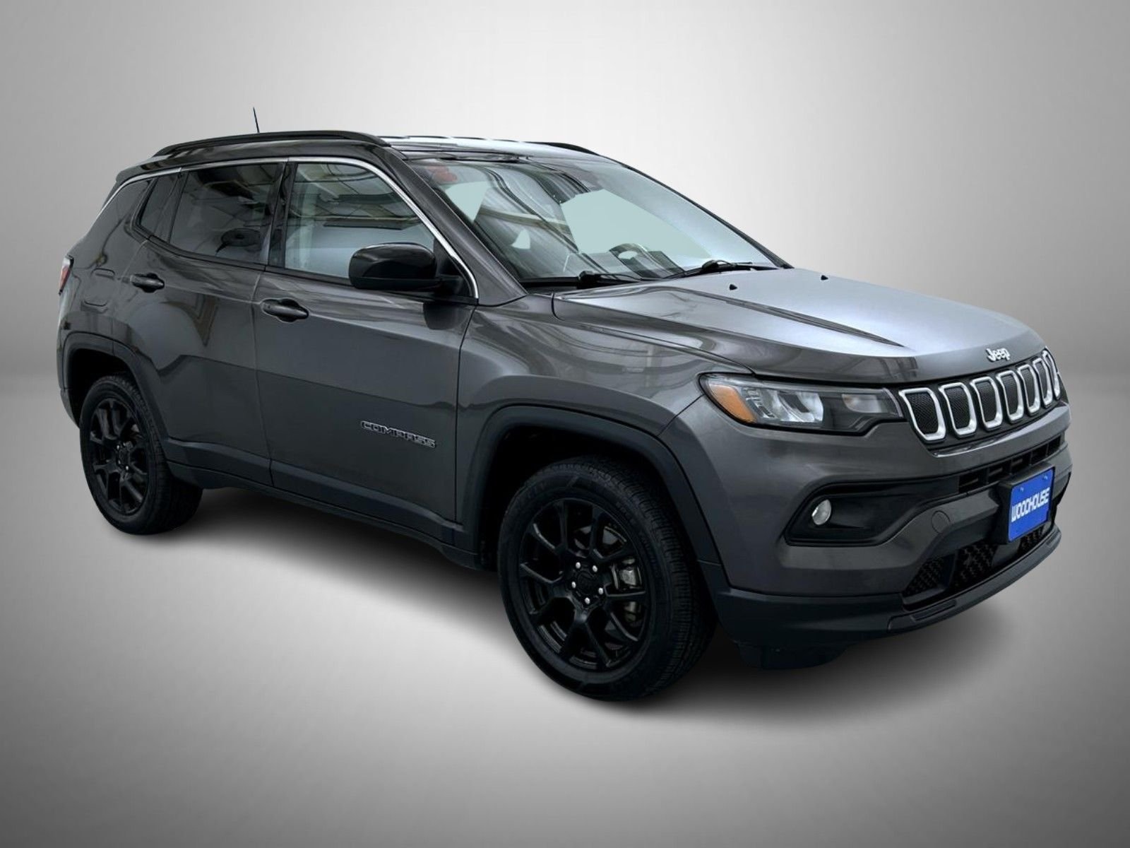 Certified Used 2022 Gray Jeep Latitude Lux image 3