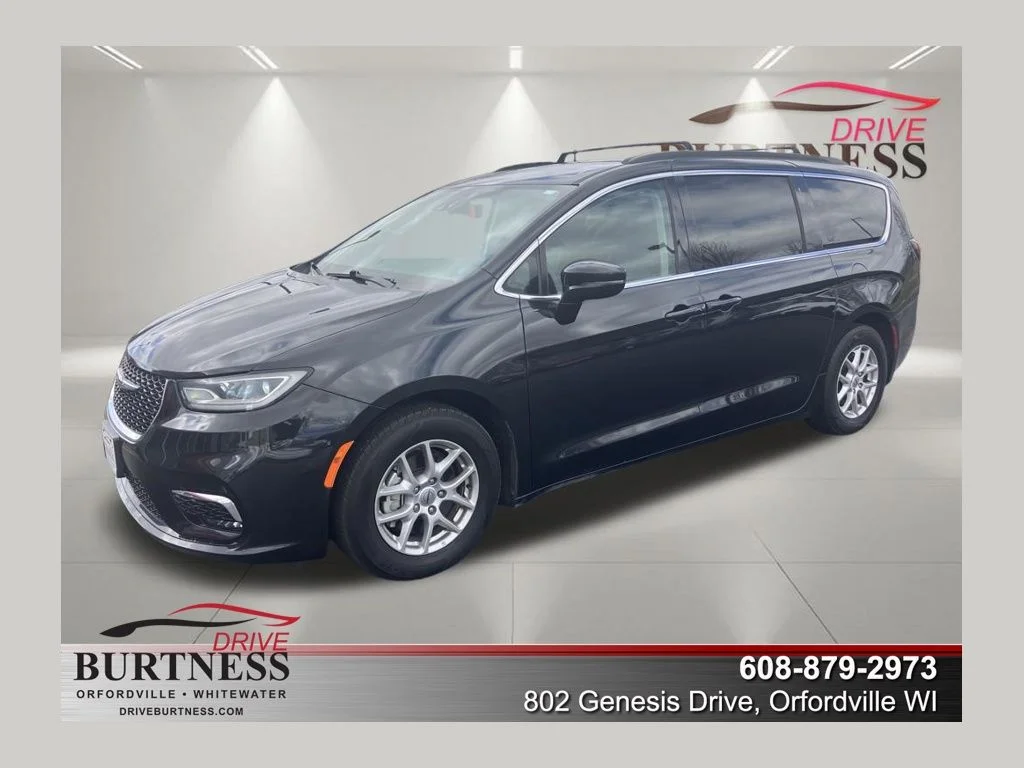 2022 Chrysler Pacifica Touring L's photo