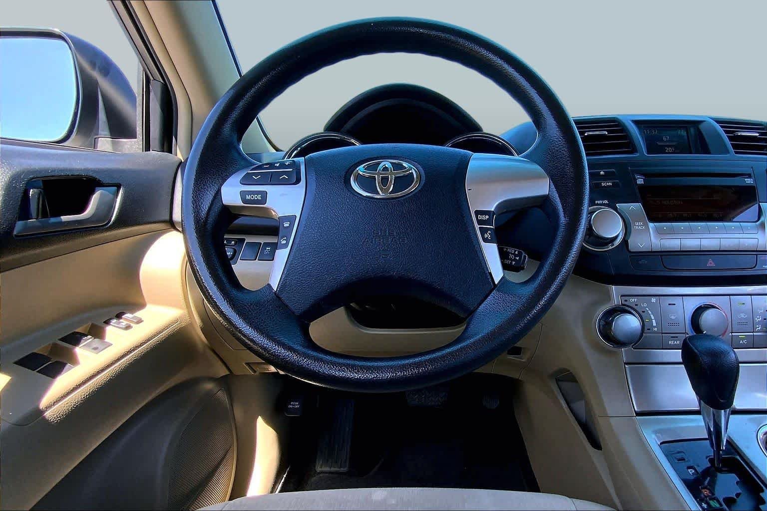 Used 2012 Blizzard Pearl Toyota  image 5