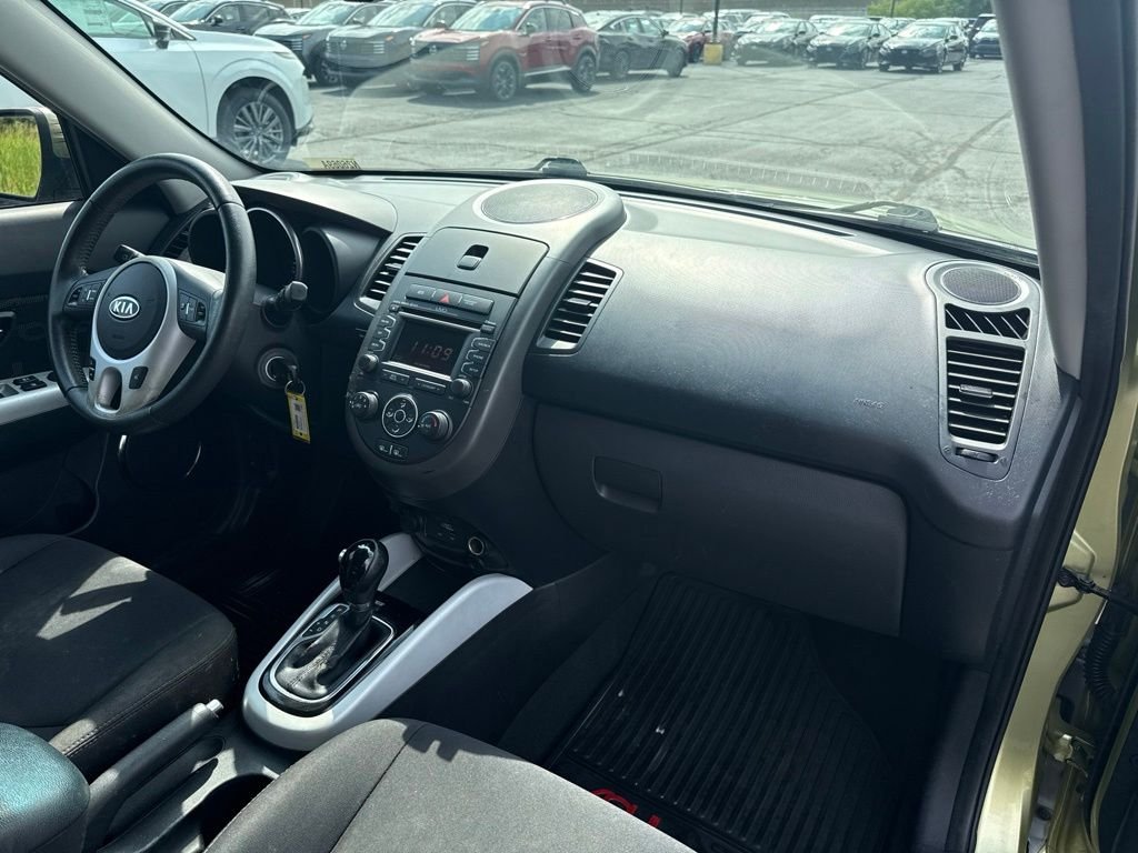Used 2012 Green Kia Plus image 17