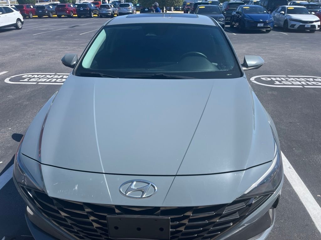 Used 2022 Electric Hyundai Limited image 2