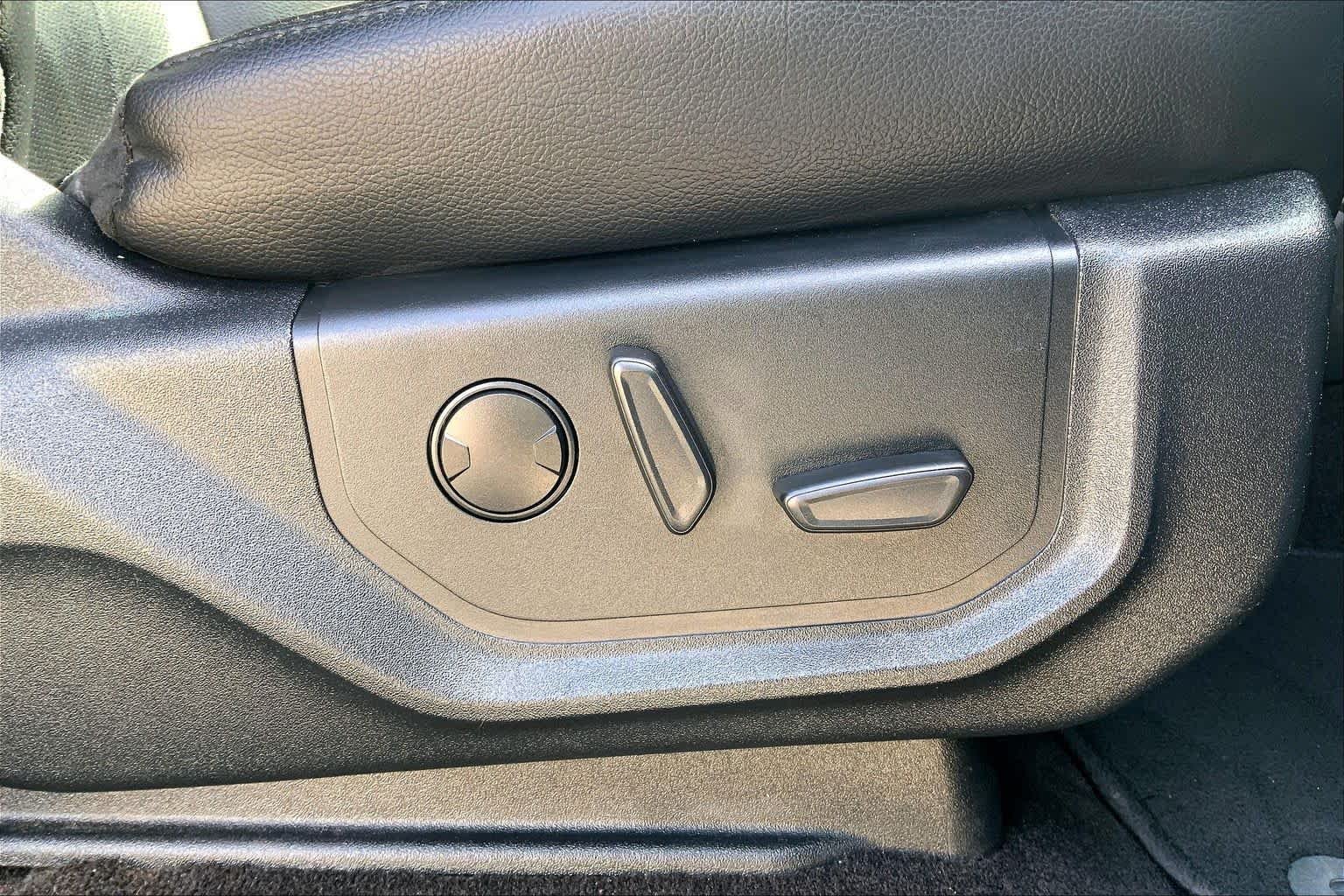 Used 2020 Magnetic Metallic Ford XLT image 34
